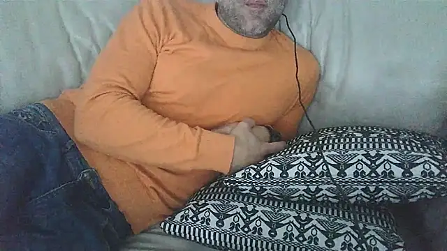 Evasionee online show from November 2025 08:14:01 PM