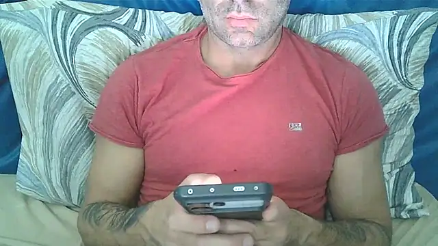 Evasionee online show from November 2025 08:20:01 PM