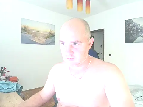 Snapshot of HunMike chatting on November 2025 09:37:02 PM HunMike online show from November 2025 09:37:02 PM