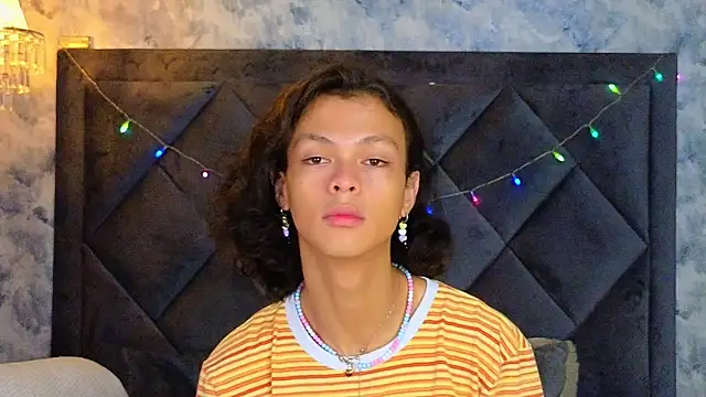 Snapshot of Indi_rave chatting on November 2025 01:00:02 PM Indi rave online show from November 2025 01:00:02 PM