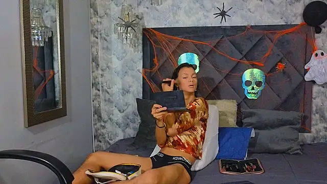 Snapshot of Indi_rave chatting on October 2025 12:57:02 PM Indi rave online show from October 2025 12:57:02 PM