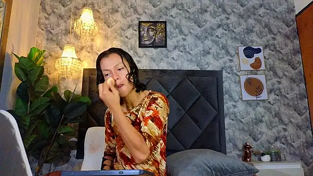 Snapshot of Indi_rave chatting on November 2025 01:37:02 PM Indi rave online show from November 2025 01:37:02 PM