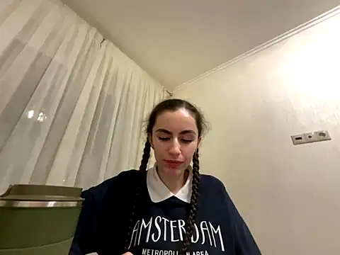  my Khaleesi  online show from November 2025 04:33:02 PM