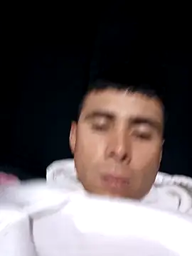 robinhd1234 online show from April 2026 11:43:02 PM