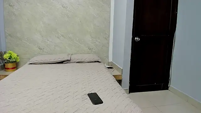 Sarahh-19 online show from December 2025 11:45:01 AM