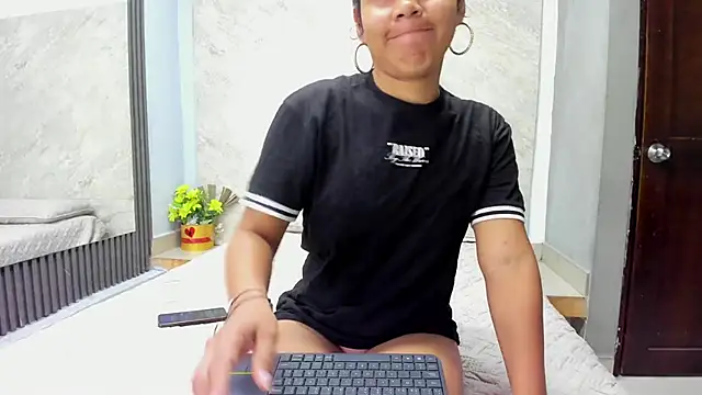 Sarahh-19 online show from November 2025 11:58:01 AM