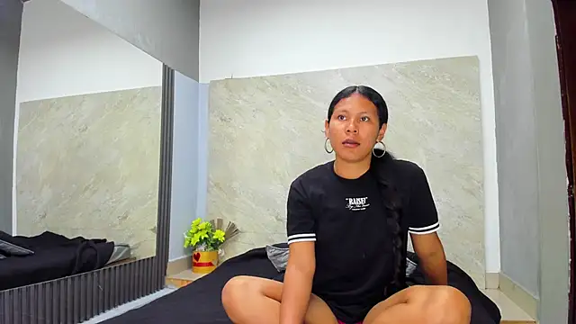 Snapshot of Sarahh-19 chatting on October 2025 01:20:01 PM Sarahh-19 online show from October 2025 01:20:01 PM