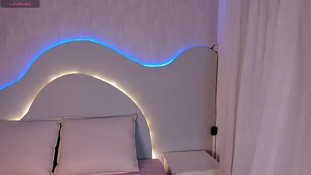 EmiliClarke online show from January 2026 07:40:01 PM