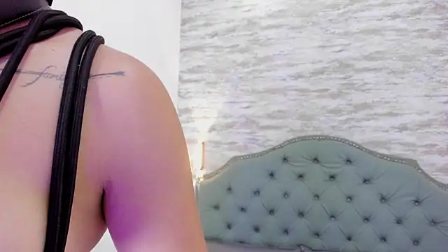 PariisTaylor online show from November 2025 07:41:02 PM