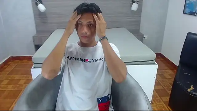 wiltom  online show from November 2025 03:21:02 AM