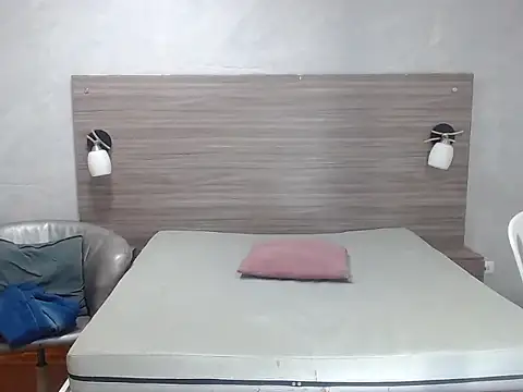 wiltom  online show from November 2025 03:33:02 AM