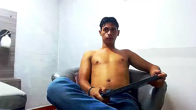 wiltom  online show from November 2025 03:40:02 AM