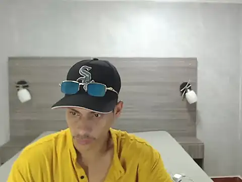 wiltom  online show from November 2025 04:12:02 AM