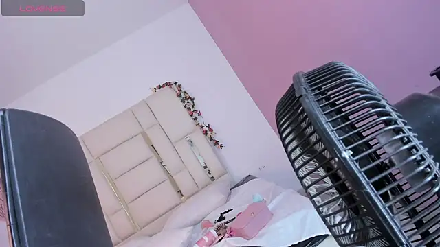 Snapshot of Maxxine_VX chatting on November 2025 08:35:01 AM Maxxine VX online show from November 2025 08:35:01 AM