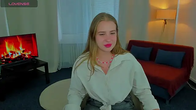 ElaraBloom online show from October 2025 01:52:01 PM