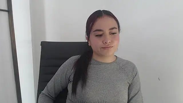 Snapshot of MilaStar2 chatting on October 2025 06:07:01 PM MilaStar2 online show from October 2025 06:07:01 PM