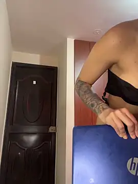 zoeejones online show from November 2025 09:09:01 PM