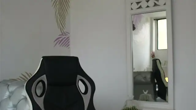 Isabelle Lane online show from March 2026 12:32:02 PM