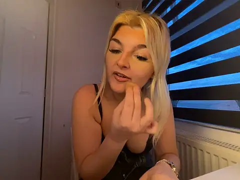 Snapshot of rosie-hipstergal chatting on February 2026 05:45:02 PM rosie-hipstergal online show from February 2026 05:45:02 PM