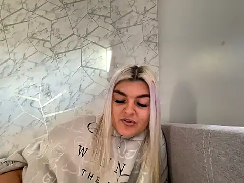 Snapshot of rosie-hipstergal chatting on November 2025 02:54:01 PM rosie-hipstergal online show from November 2025 02:54:01 PM