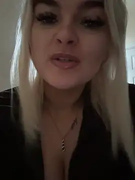 Snapshot of rosie-hipstergal chatting on February 2026 03:36:02 PM rosie-hipstergal online show from February 2026 03:36:02 PM