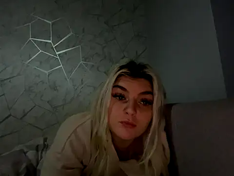 rosie-hipstergal online show from December 2025 04:55:01 AM