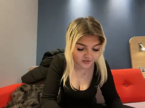 Snapshot of rosie-hipstergal chatting on February 2026 06:29:02 PM rosie-hipstergal online show from February 2026 06:29:02 PM