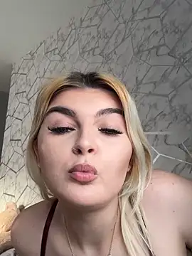 rosie-hipstergal online show from April 2026 04:20:01 PM