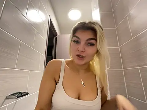 Snapshot of rosie-hipstergal chatting on January 2026 03:15:01 PM rosie-hipstergal online show from January 2026 03:15:01 PM