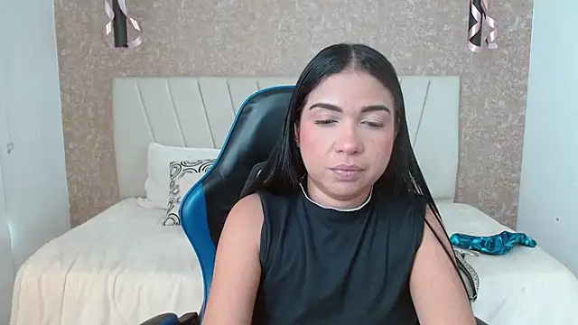 Snapshot of AliceSmity_ chatting on December 2025 06:02:01 PM AliceSmity online show from December 2025 06:02:01 PM