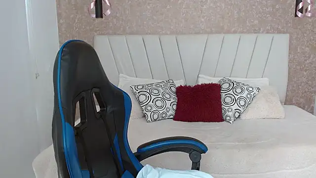 Snapshot of AliceSmity_ chatting on November 2025 05:50:02 PM AliceSmity online show from November 2025 05:50:02 PM