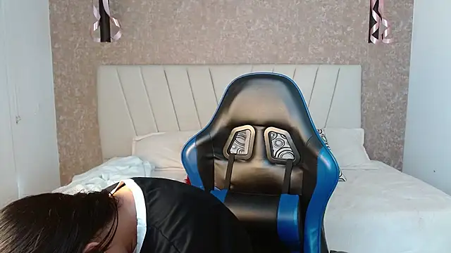 Snapshot of AliceSmity_ chatting on December 2025 05:36:01 PM AliceSmity online show from December 2025 05:36:01 PM