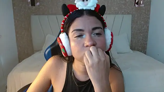 Snapshot of AliceSmity_ chatting on December 2025 06:06:01 PM AliceSmity online show from December 2025 06:06:01 PM