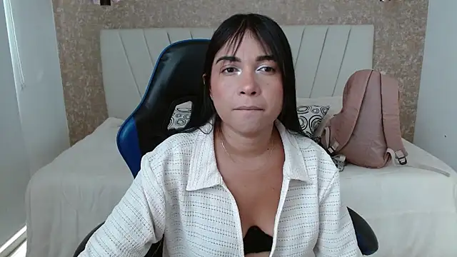 Snapshot of AliceSmity_ chatting on November 2025 07:14:02 PM AliceSmity online show from November 2025 07:14:02 PM