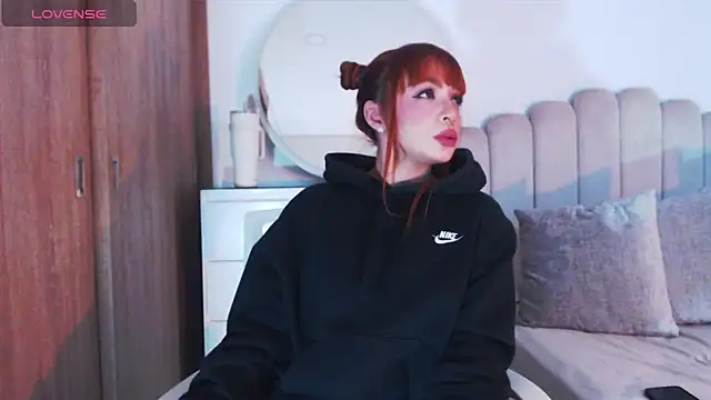 GiaStonne online show from November 2025 05:33:01 AM