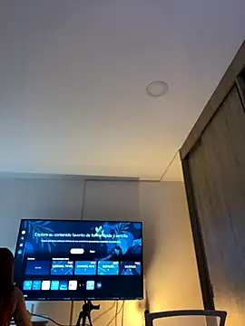 GiaStonne online show from November 2025 03:06:02 AM