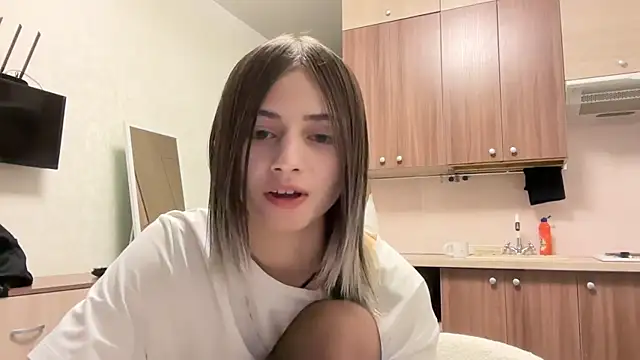 AidaGloshen online show from October 2025 06:16:01 PM