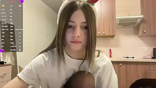 AidaGloshen online show from December 2025 04:40:02 PM