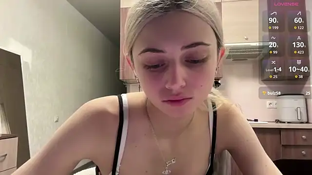 Snapshot of AidaGloshen chatting on July 2026 04:17:01 PM AidaGloshen online show from July 2026 04:17:01 PM