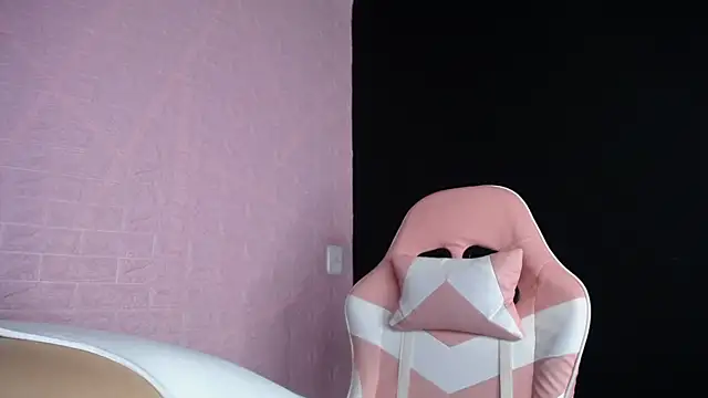 Dominic Queen1 online show from December 2025 02:45:01 PM