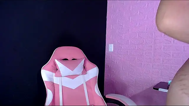 Dominic Queen1 online show from October 2025 11:03:02 PM