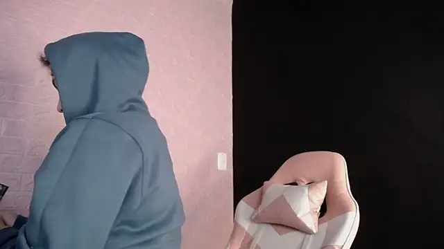 Dominic Queen1 online show from December 2025 02:04:01 PM