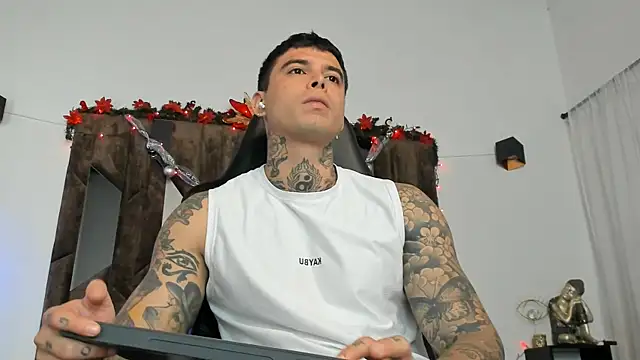 MATEO DILUCA online show from December 2025 10:19:02 AM