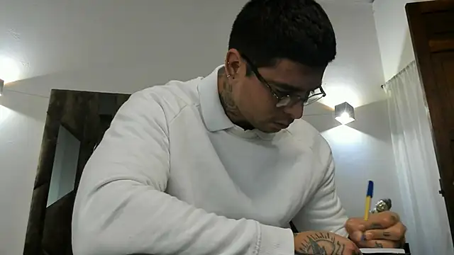 MATEO DILUCA online show from November 2025 10:04:02 AM