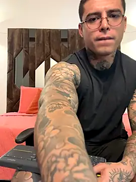 MATEO DILUCA online show from November 2025 10:08:01 AM