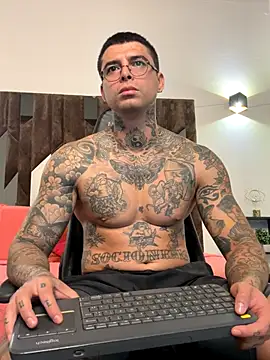 MATEO DILUCA online show from November 2025 10:18:01 AM