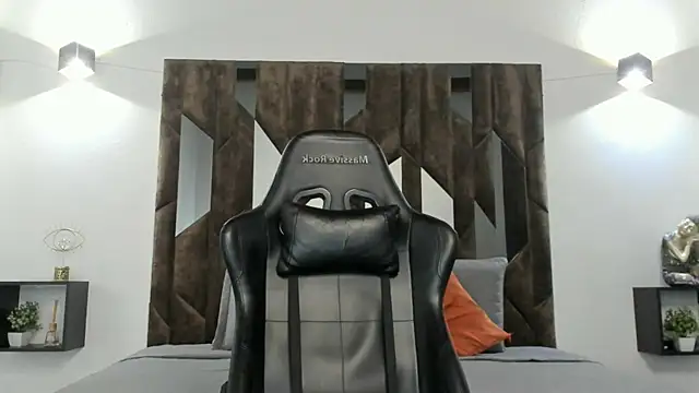 MATEO DILUCA online show from November 2025 10:05:02 AM