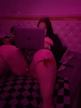 Snapshot of Aksinja05 chatting on December 2025 08:01:01 PM Aksinja05 online show from December 2025 08:01:01 PM