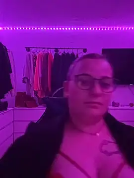 Snapshot of Aksinja05 chatting on November 2025 06:11:01 PM Aksinja05 online show from November 2025 06:11:01 PM