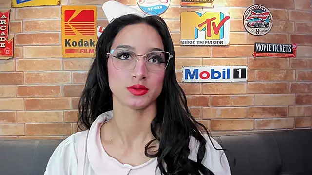 foxy sharlotte online show from March 2026 06:02:02 PM